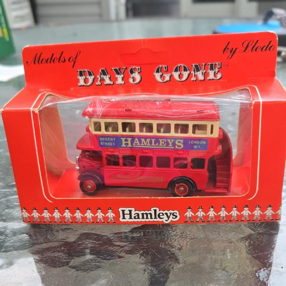 Days Gone Hamleys Red Double-Decker Bus Model London